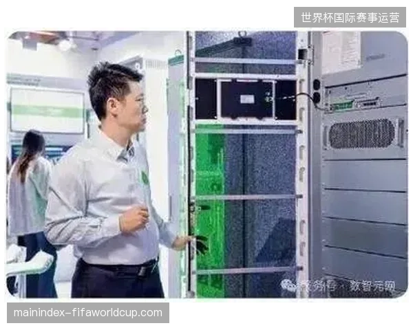 施耐德模块化 UPS 部署广州天河体育场，外网断电瞬间转播链路实现零感知切换。